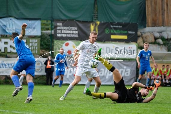 Fussball/ Oberliga: Obermais - Lana, 09.11.2019 (© Dieter Runggaldier)