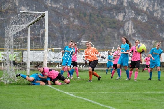 Fussball/ Frauen Serie C: Unterland Damen - Brixen OBI, 01.11.2020 (© Dieter Runggaldier)